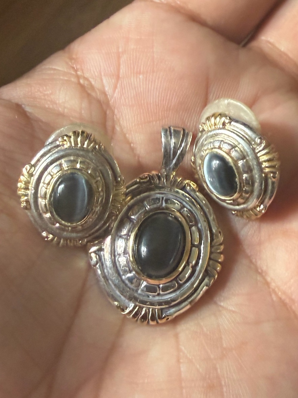 Roman Vintage pendant and earring set